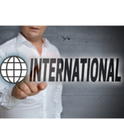 Traduction juridique internationale pour les entreprises : illustration des échanges multilingues et de la sécurisation des contrats internationaux.